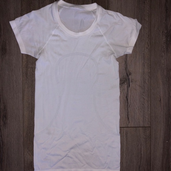 Lululemon t-shirt - Picture 2 of 2